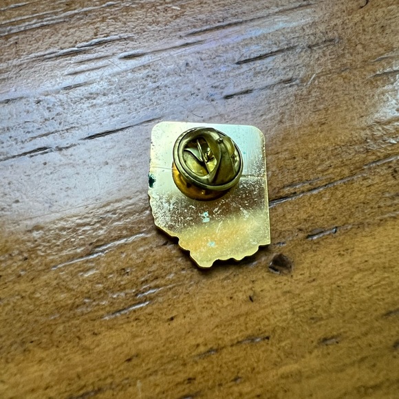 Spirit of Ohio B-2 Stealth Bomber Lapel Hat US Air Force Enamel Pin - Picture 3 of 3